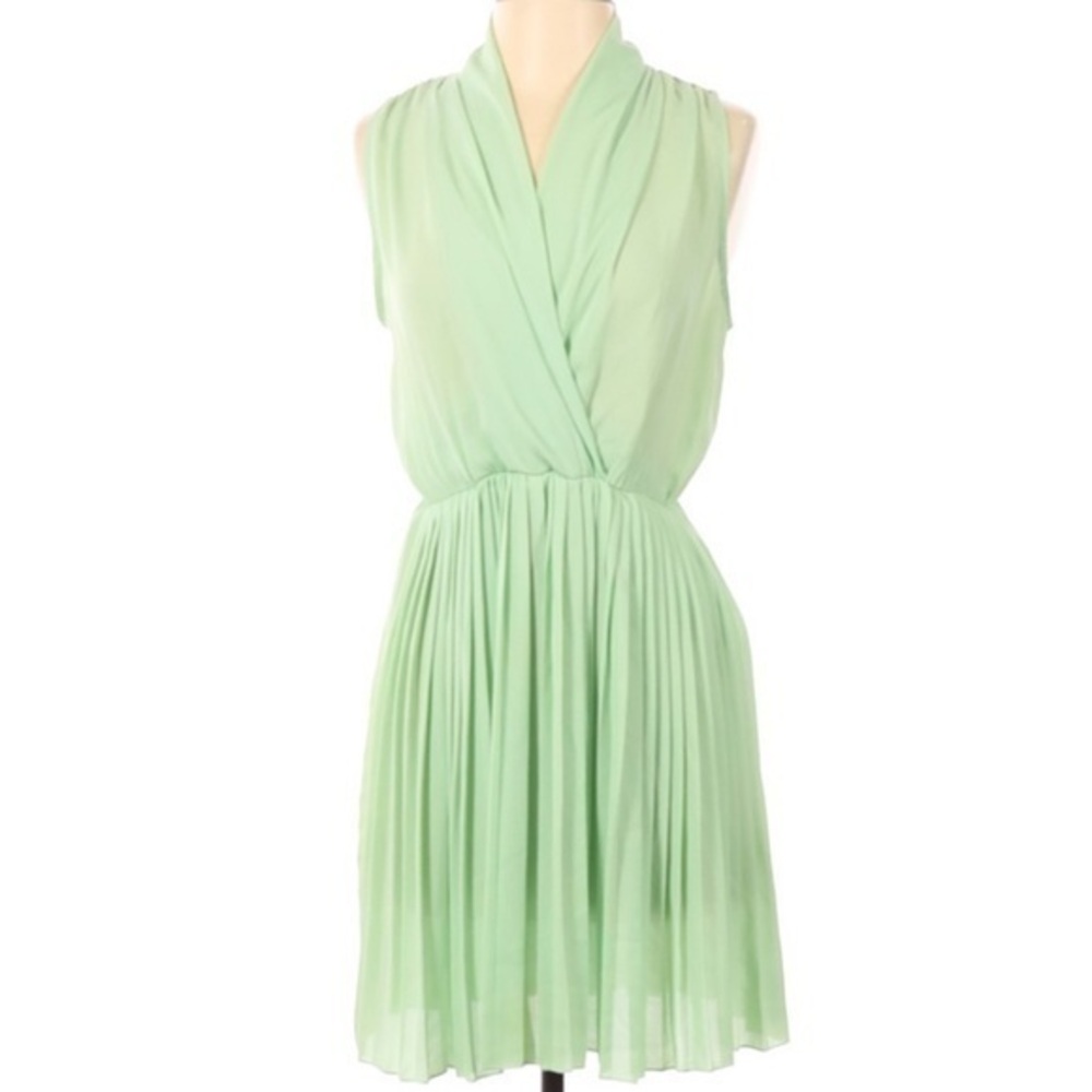 Everly Pleated Sleeveless Green Dress
